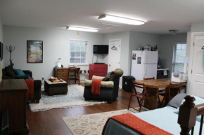 Cozy upstairs studio apartment - Loft at the Ranch